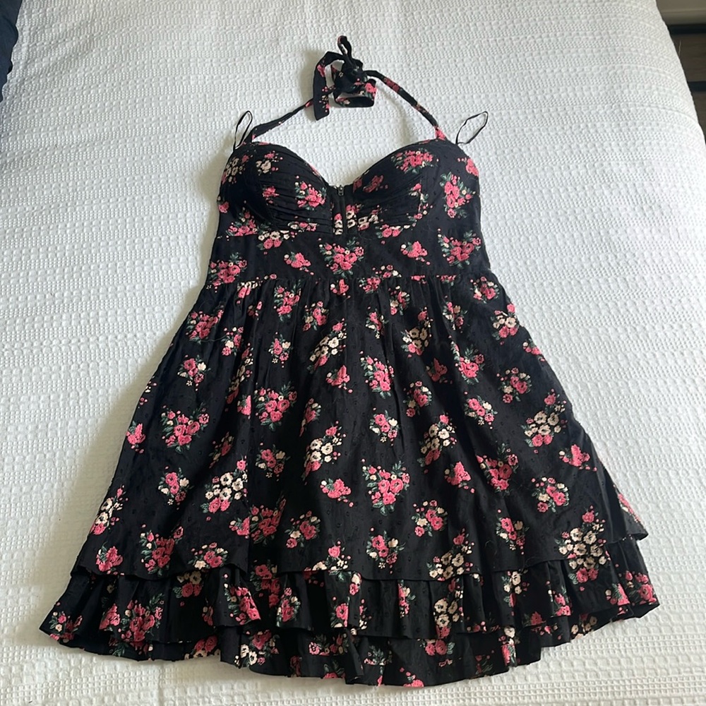 Guess || Sweetheart Neck Vintage Inspired Mini Dress 🌸